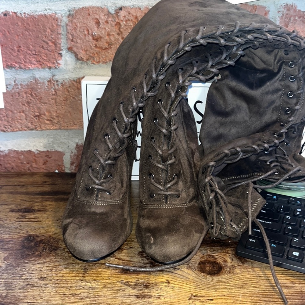 Shoe Dazzle Knee High Heeled Boots